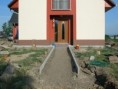 /album/budovani-exterieru-domu/obrubniky-chodnik-jpg/